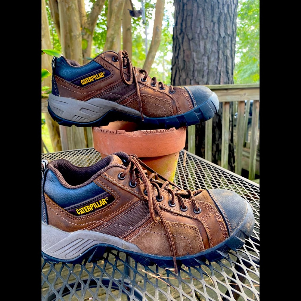 Steal toe shoe for men.